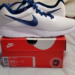 Nike tennis shoes